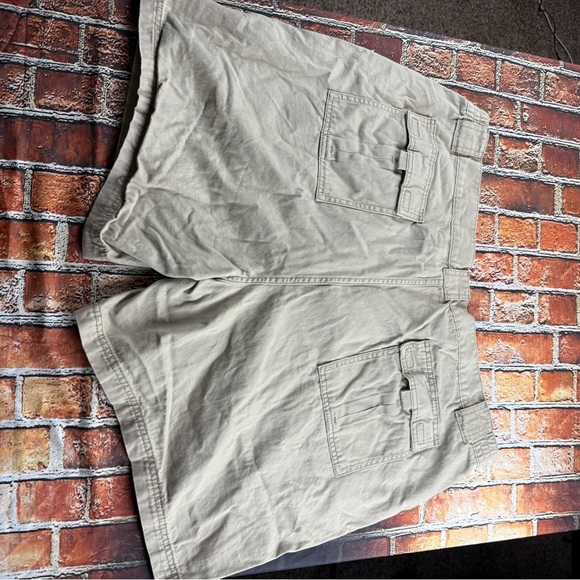St. John's Bay Tan Cargo Shorts Outdoor Essential - Picture 4 of 5